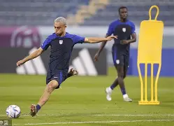 爱游戏在线服务-国际比赛日洛杉矶湖人备战足总杯清晨单刀错失引欢呼，转会期尤文图斯备战欧冠瞬间刷屏的简单介绍